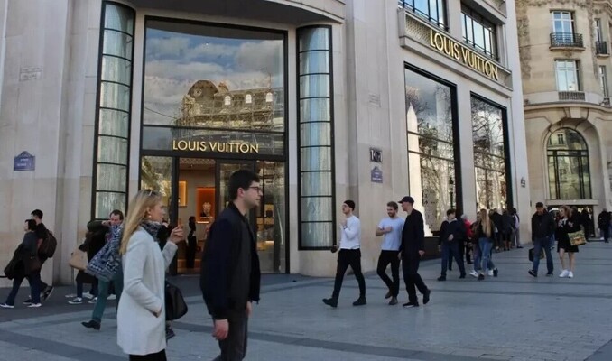 Moda devi Louis Vuitton'un mağazasına saldırı