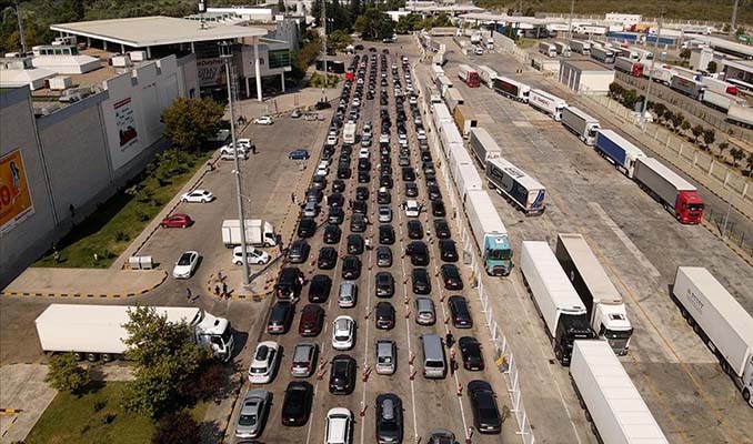 Kapıkule Sınır Kapısı'nda gurbetçi yoğunluğu