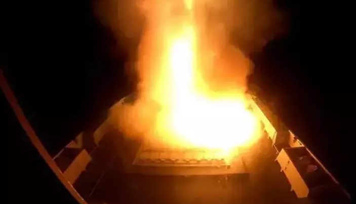 Husiler, İsrail'i bombaladı!