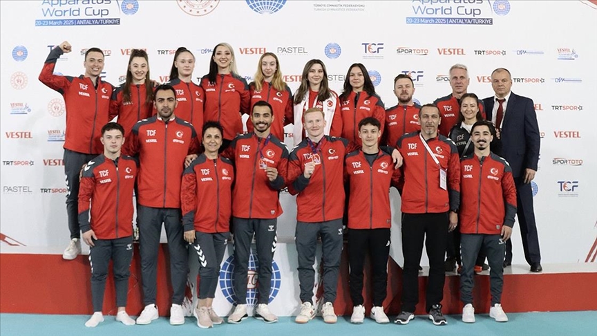 Milli sporculardan artistik cimnastikte altın ve bronz madalya