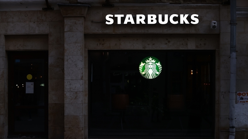 Starbucks’ta kıyafet kuralları gerginliği: Çalışanlar iş bıraktı
