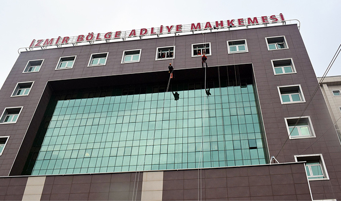 Adliyede rüşvet skandalı: Suçüstü yakalandı