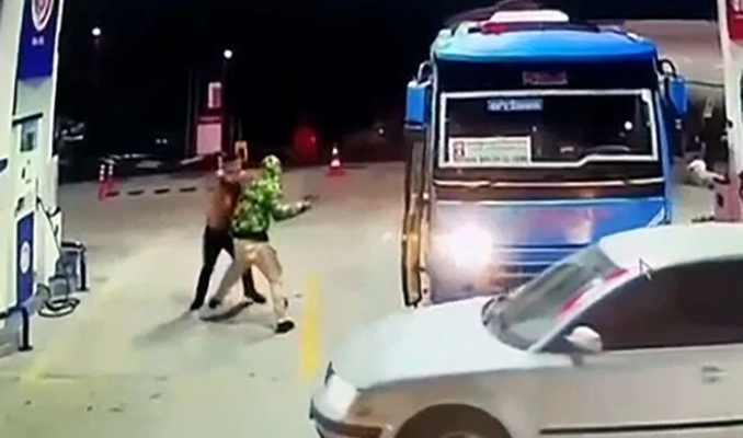 Adana'da toplu taşıma kavgası: 3 otobüs şoförü yaralandı