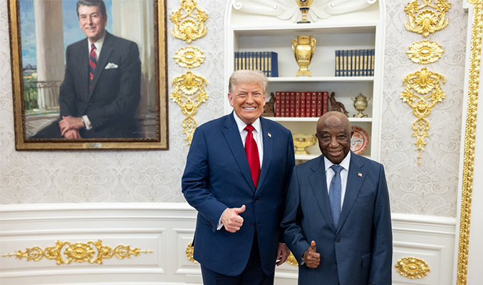 Trump'ın Liberya liderine övgüsü sosyal medyayı salladı