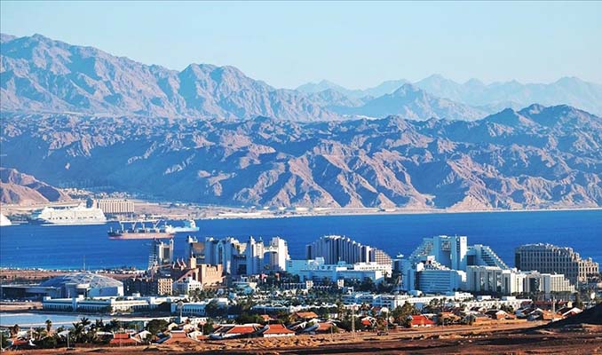Husilerin vurduğu İsrail’in Eilat Limanı iflas bayrağını çekti