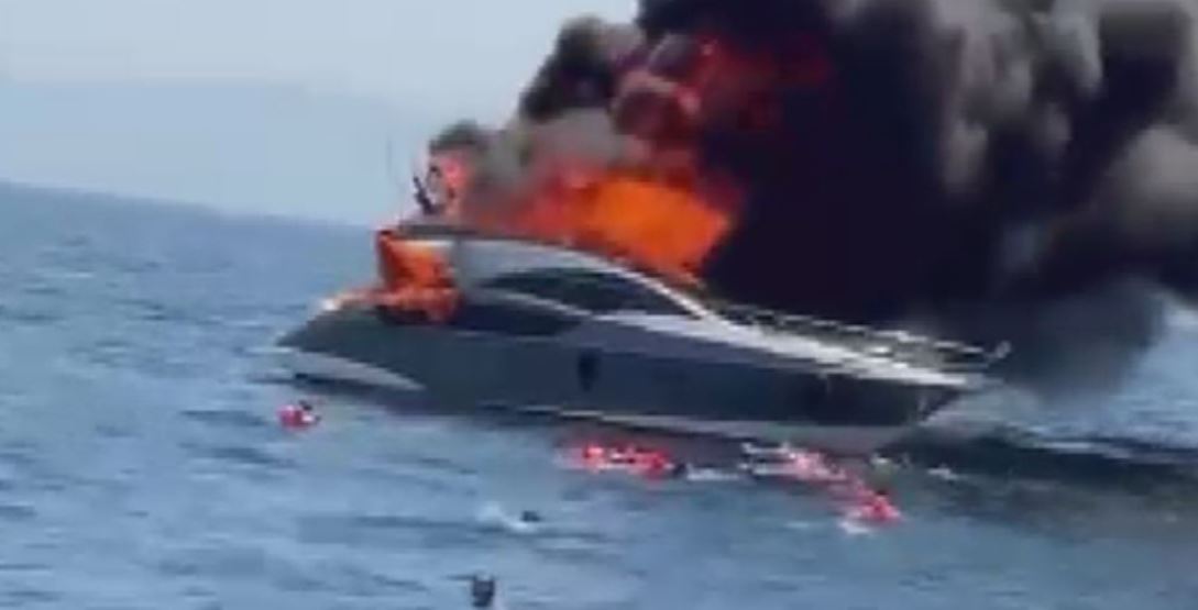 Kınalıada açıklarında yangın çıkan teknede can pazarı 