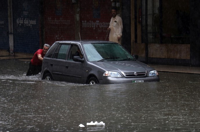 Pakistan'da sel felaketi: Son 24 saatte 63 kişi hayatını kaybetti - Resim : 3