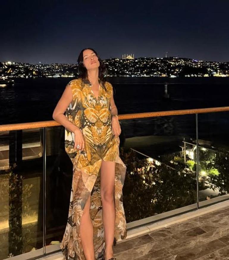 Dünyaca ünlü model İstanbula geldi Sürpriz paylaşım: Medusayı ziyaret etti