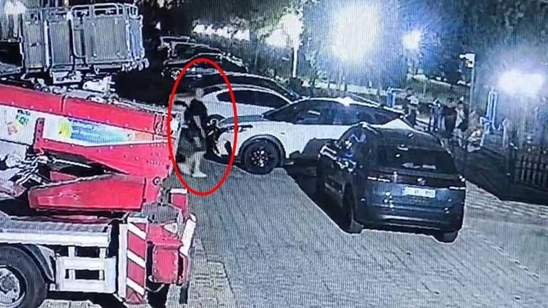 Dehşet anları Oğlu ile tartışan çocuğa silah çekti