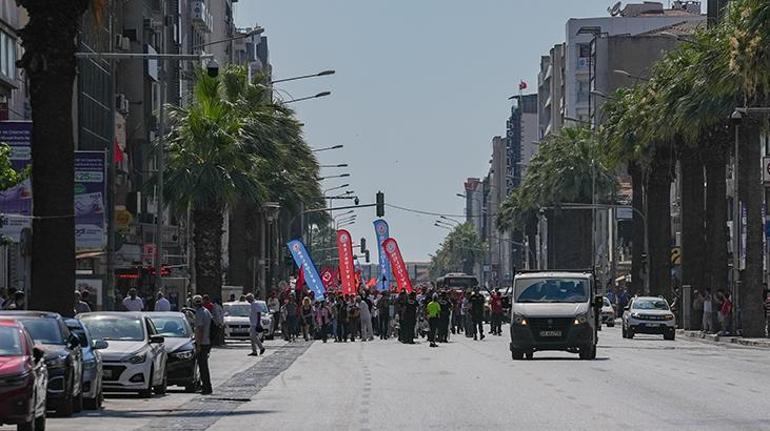 İzmir BBde işten atılan işçiler Meclis Toplantısına girmek istedi