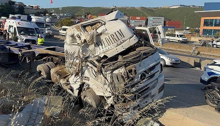 Kocaelide korkunç kaza 3 araç birbirine girdi 5 ölü, 1 yaralı