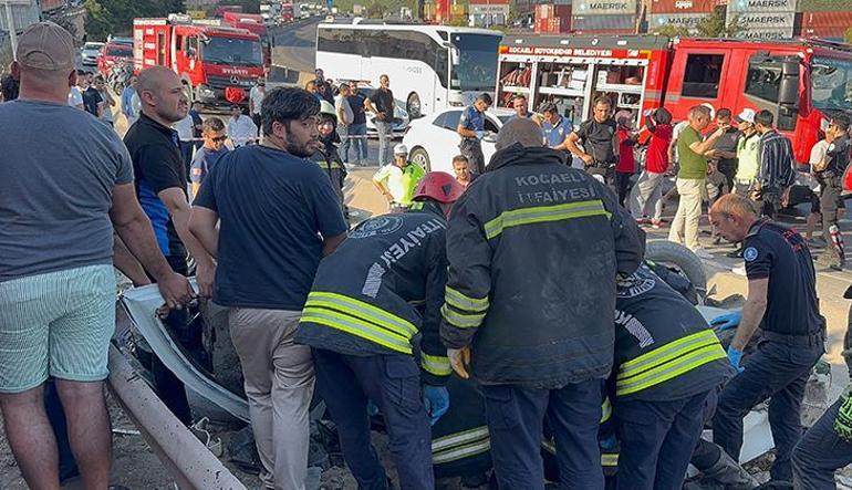 Kocaelide korkunç kaza 3 araç birbirine girdi 5 ölü, 1 yaralı