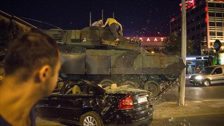Kılıktan kılığa giren bir yapı: FETÖ İşte yıllar boyunca örülen ihanet | Hande Fırat yazdı...