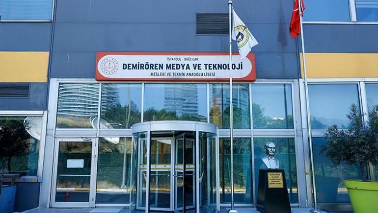 Demirören Medya ve Teknoloji Lisesi: Yapay zeka, yabancı dil ve yurt dışı fırsatlarıyla geleceğe hazırlıyor