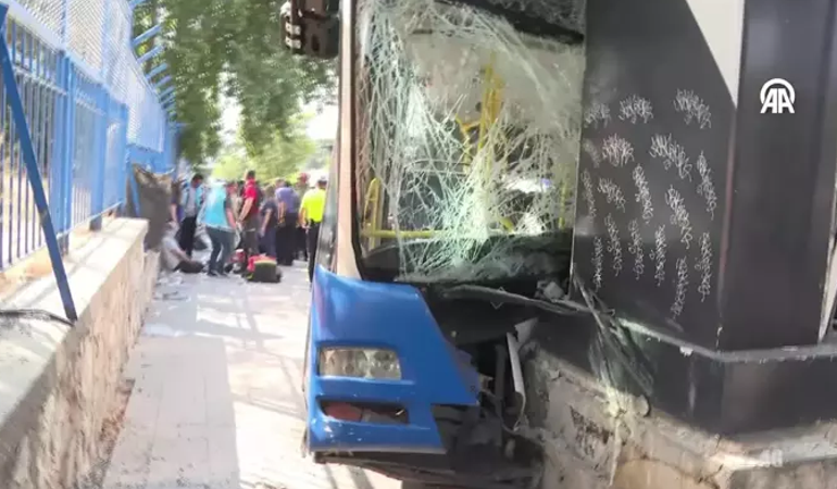 Ankarada belediye otobüsü kazası Çok sayıda yaralı var