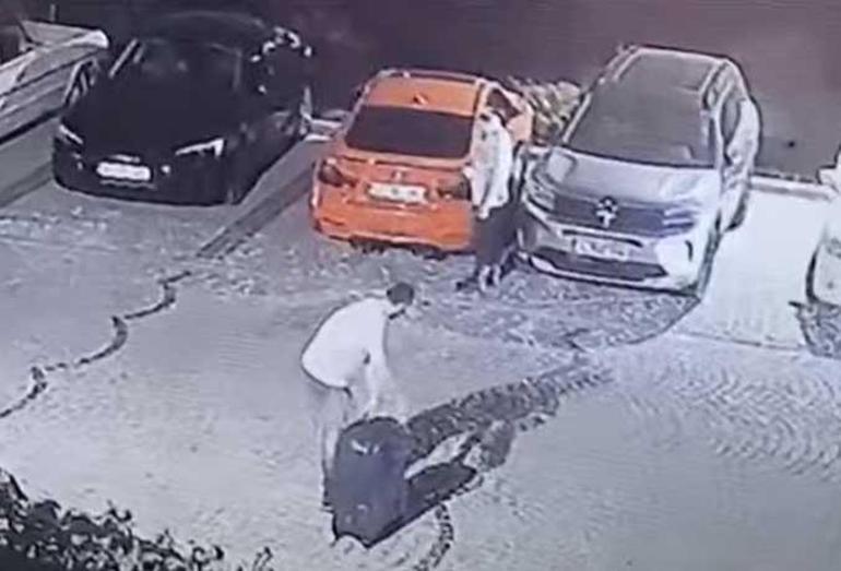 Son dakika... Ayşe Tokyaz cinayetinde yeni görüntü Valizi taksiye taşıdıkları anlar ortaya çıktı