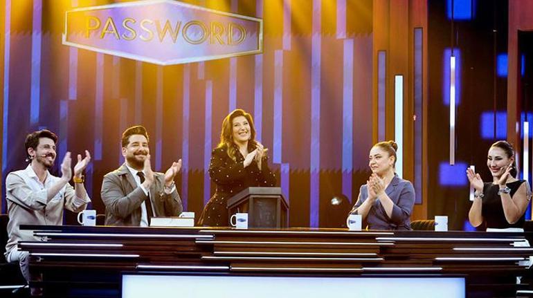 Enis Arıkan’dan komedi şov Password’de kahkaha tufanı