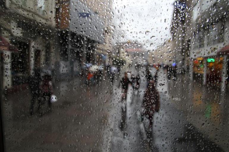 Meteorolojiden fırtına alarmı: Gök gürültülü sağanak ve sel tehlikesi kapıda Valilik saat vererek uyardı