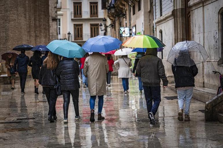 Meteorolojiden fırtına alarmı: Gök gürültülü sağanak ve sel tehlikesi kapıda Valilik saat vererek uyardı