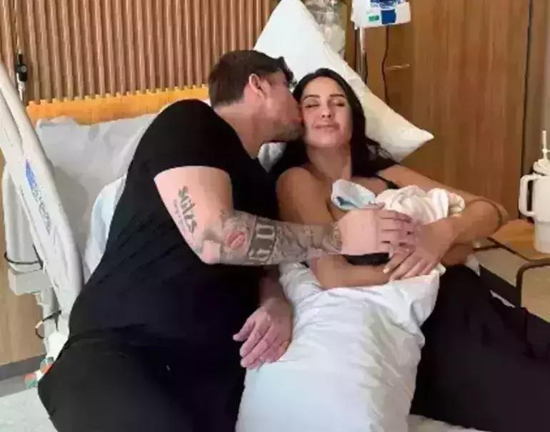 İlk kez anne olmanın sevincini yaşıyor Keyifçi meleğim