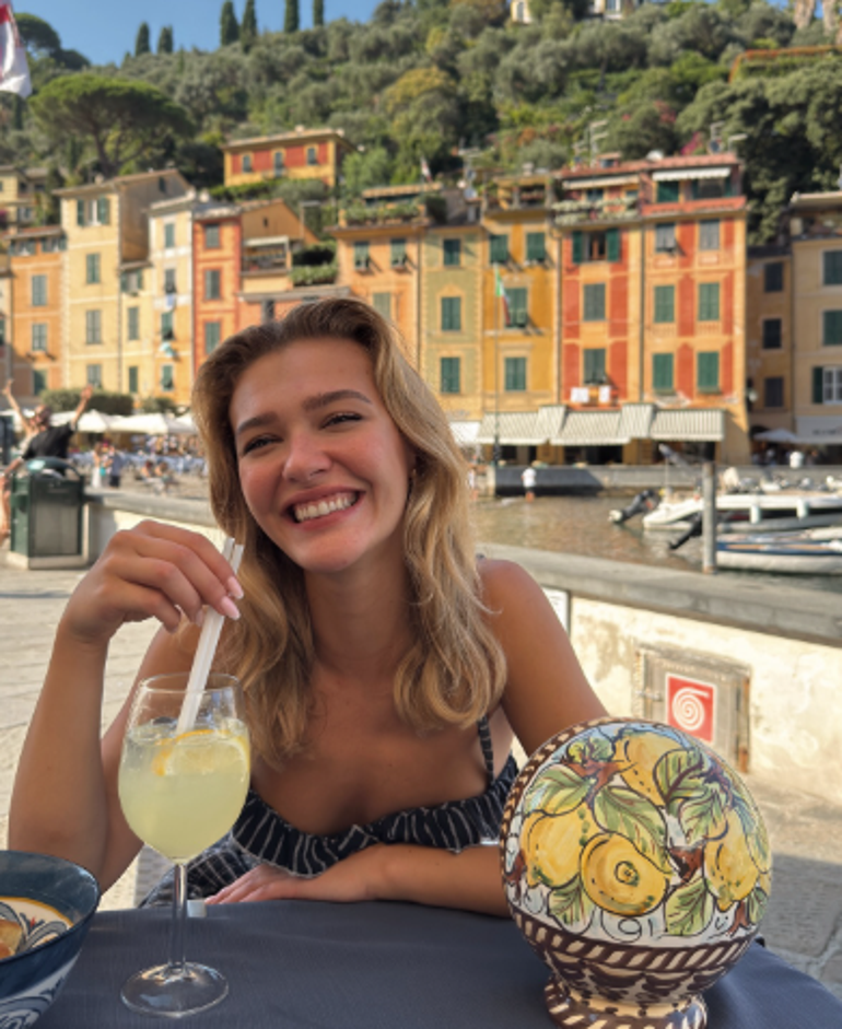 Melisa Döngelden İtalya pozları Seviyorum