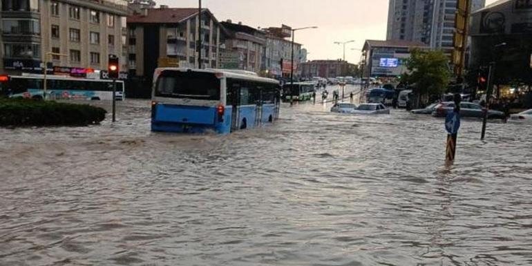 Ankarayı sağanak vurdu: Cadde ve sokaklar göle döndü Vali Şahinden açıklama