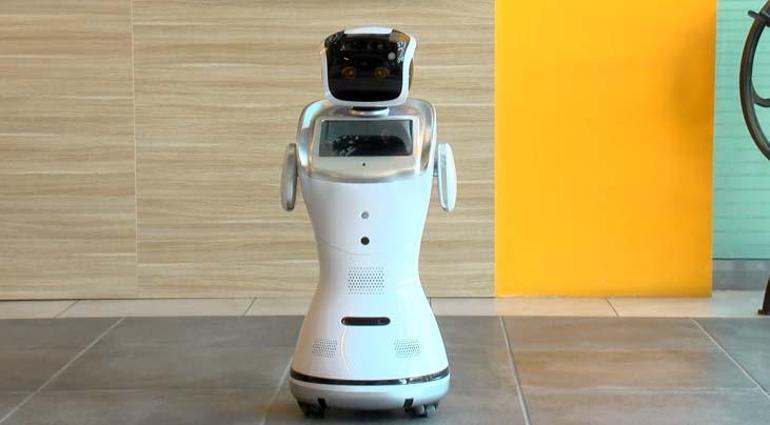 Yapay zeka eğitimi veren Türkiyede ilk ve tek okul Demirören Medya ve Teknoloji MTALde robotla tanıtım