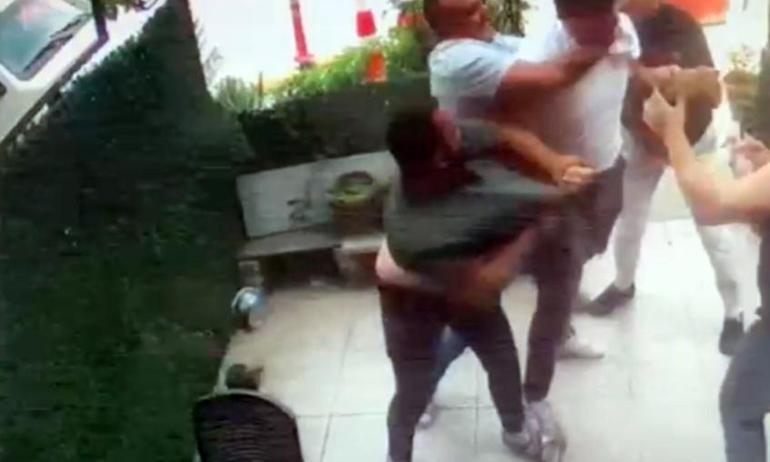Kız arkadaşına hatalı park uyarısı yapan esnafı yumruklayarak hastanelik etti