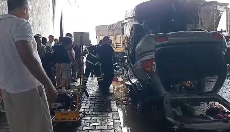 Kastamonuda feci kaza Otomobil, TIRa çarptı: 3 ölü, 5 yaralı