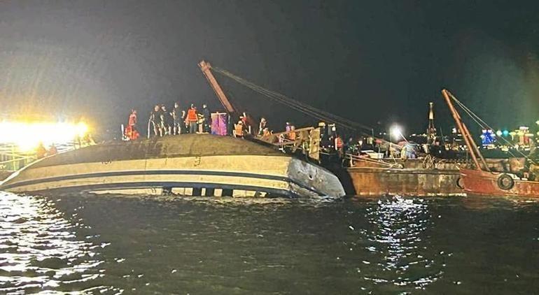 Vietnamda tekne faciası Çoğu turist 18 kişi can verdi