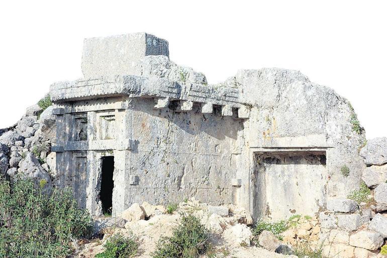 İngiliz turistlerin Türkiye’de en sevdiği yerler ‘Şafak heykelleri altına boyuyor’
