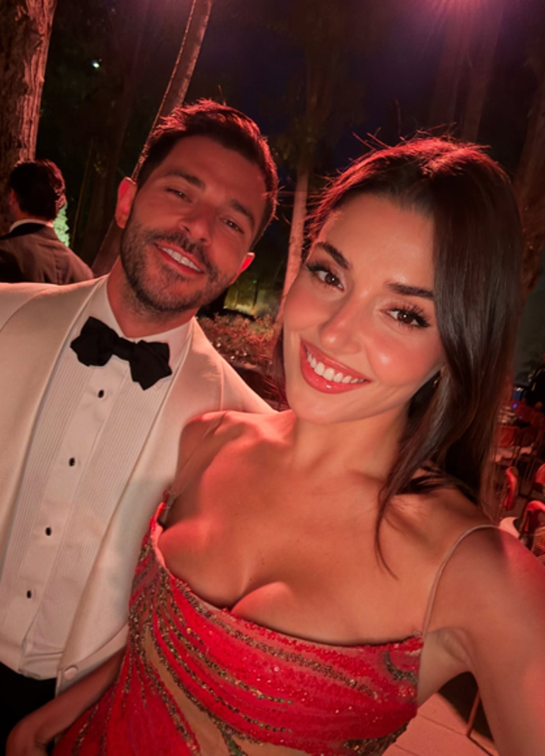 Hande Erçel düğüne güzelliyle damga vurdu Hakan Sabancı ile göz göze pozlar