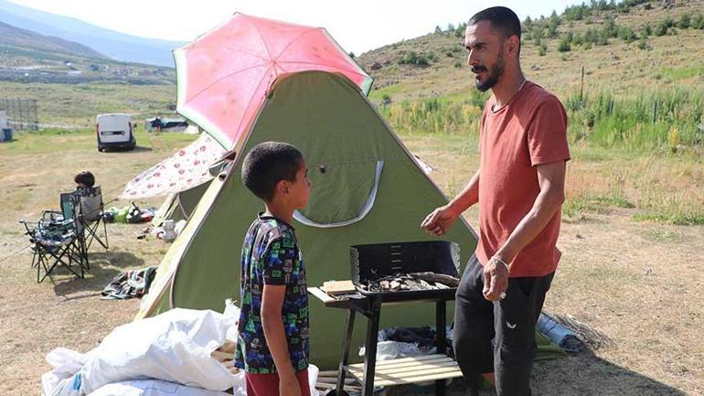 Geceleri soba yakıyorlar, günlük 150 TL ‘Şehir hayatından bunaldık’
