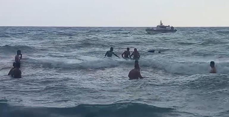 Denizde can pazarı Yabancı uyruklu şahsın boğulma tehlikesi yaşadığı anlar kamerada