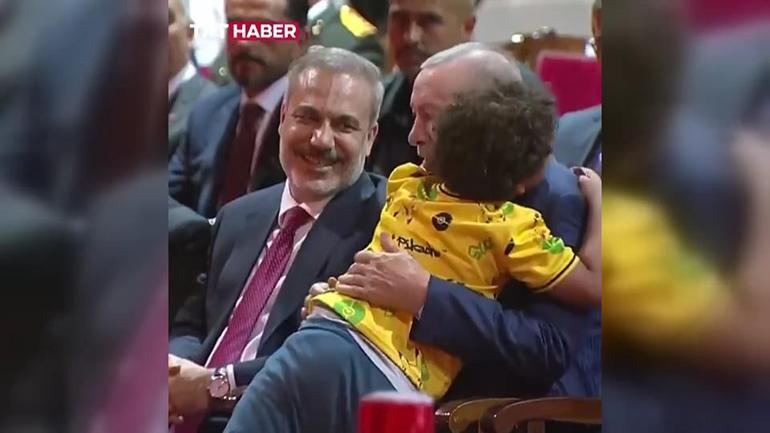 KKTCde gülümseten sohbet: Erdoğan dede sana sarılabilir miyim