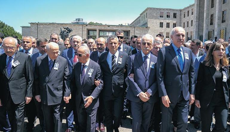 Öymen’in cenaze töreni siyasetin tüm renklerini buluşturdu ‘Altan Abi’ye veda