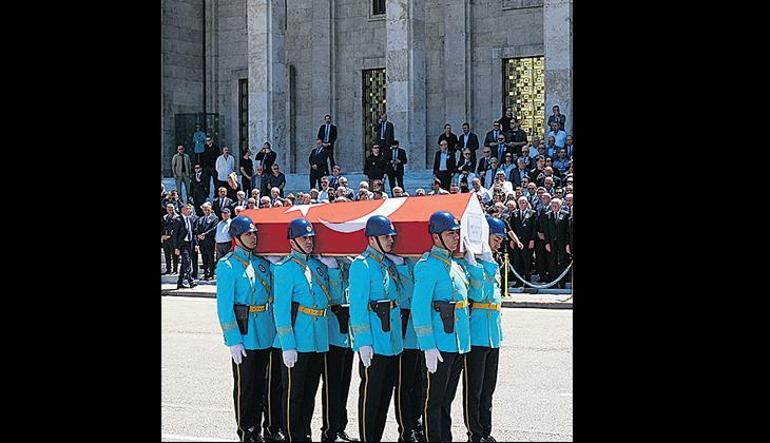 Öymen’in cenaze töreni siyasetin tüm renklerini buluşturdu ‘Altan Abi’ye veda