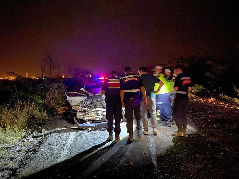 Adanada kafa kafaya facia Araç hurdaya döndü: Aynı aileden 3 ağır yaralı