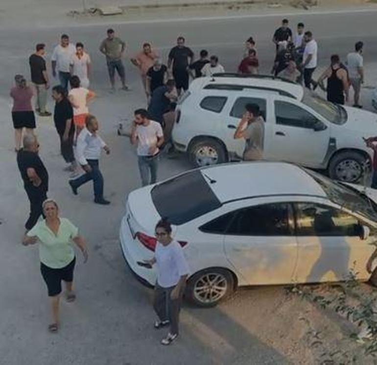 Kaza sonrası çıkan kavgayı ayırmak isteyenlere bıçaklı saldırı Dehşet anları kamerada: 1 ölü, 3 yaralı
