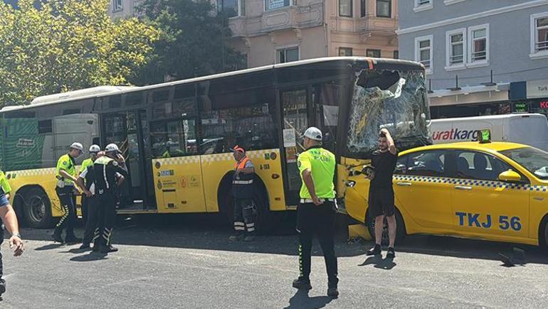 Beyoğlunda 9 aracın karıştığı zincirleme kaza anı kamerada