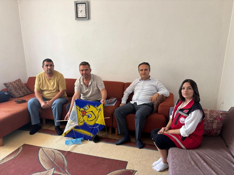 Uçurtma yaparken babasının parmakları parçalanmıştı Yusuf’a, kaymakamdan uçurtma hediyesi