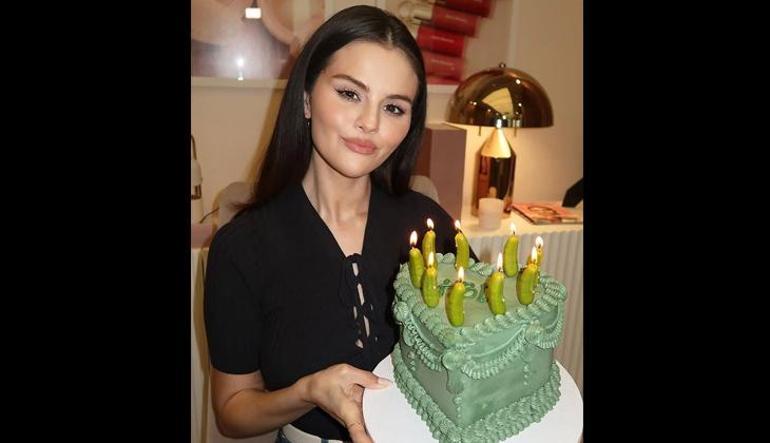 Selena Gomezin turşulu pastası 33 yaşını böyle kutladı