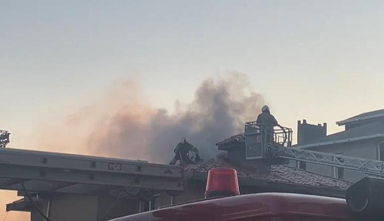 Üsküdar’da korku dolu anlar Mangal yapmak isterken çatı katını yaktı
