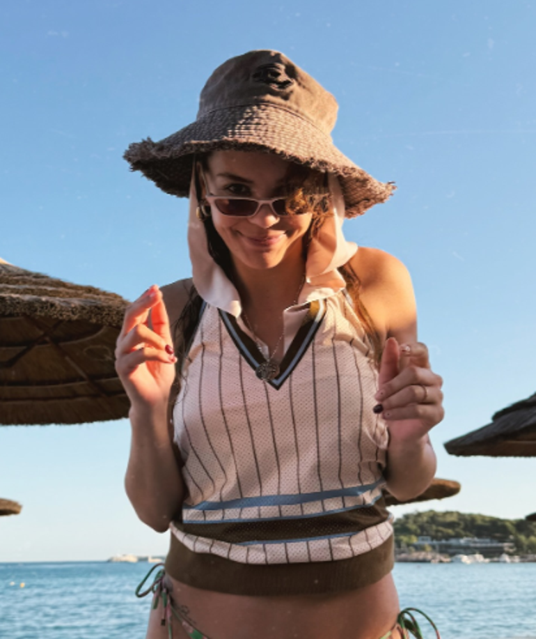 Ebru Şahin tatile doymadı Bikinili pozlarını paylaştı