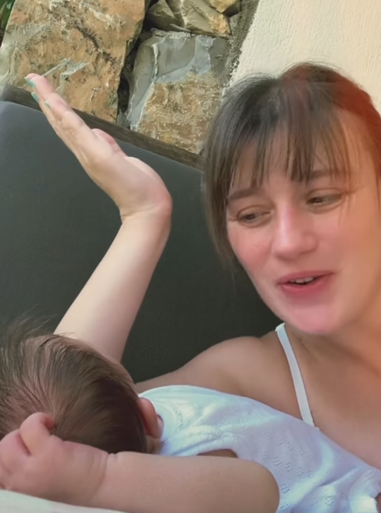 Gizem Karaca bebeği ile keyifli anlarını paylaştı Bütün gece uyumadı cimcik