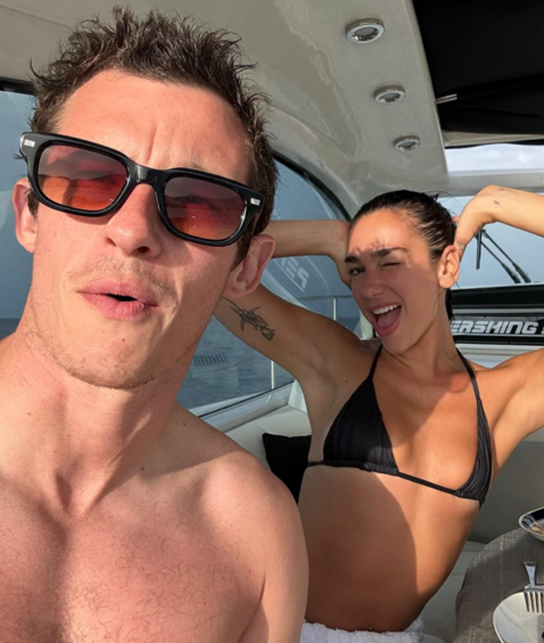 Dua Lipa ve sevgilisinden aşk dolu pozlar
