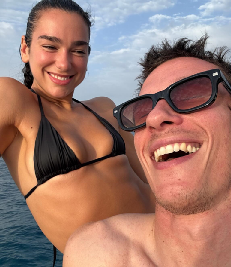 Dua Lipa ve sevgilisinden aşk dolu pozlar