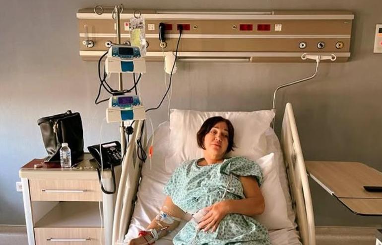 5 gün arayla hastaneden iki fotoğraf Nazan Öncelden sitem dolu sözler: Hayata bir gol daha attık