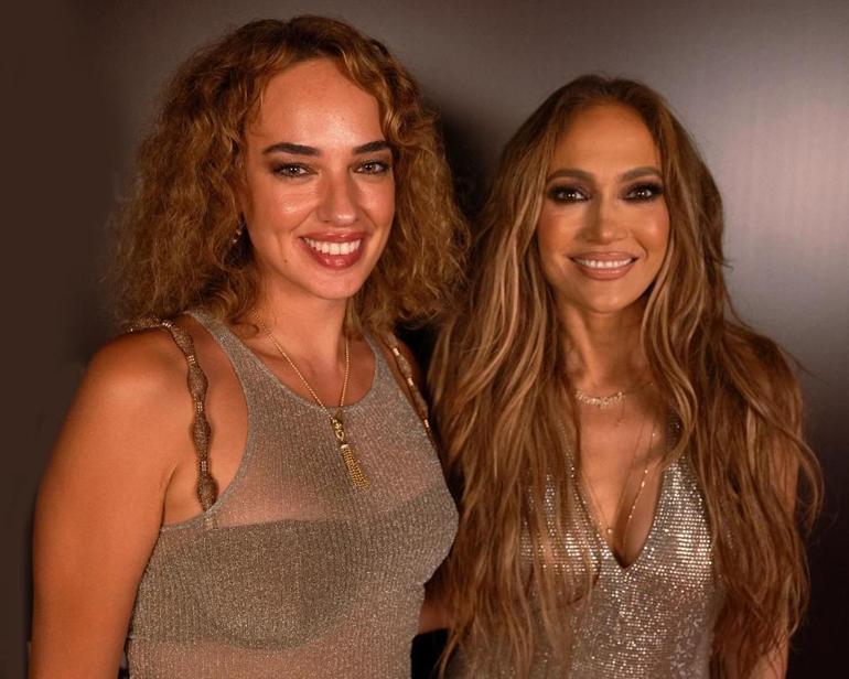 Seda Bakan ve Jennifer Lopez yan yana Paylaşımındaki nota Hadise görmesin yorumları yağdı