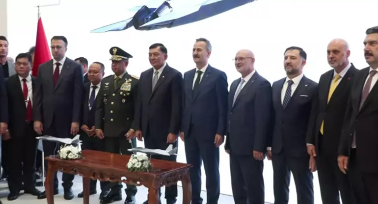 Son dakika: Milli Muharip Uçak KAAN için tarihi gün: 48 adet KAANın satışı için ilk imzalar atıldı